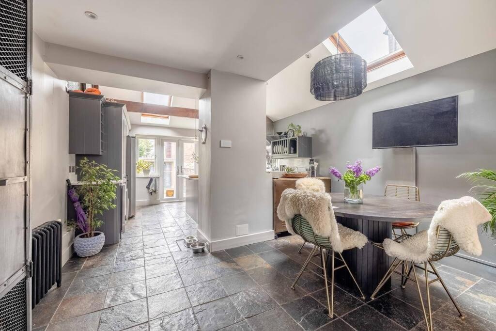 Villa Stylish 2-Bed House With Office And Private Garden Windsor Exterior foto